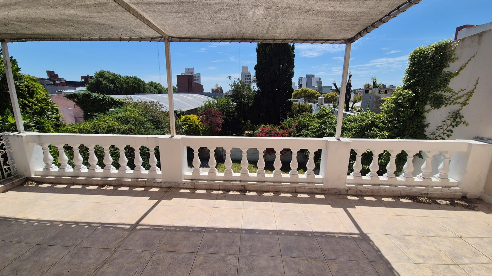 Imagen de la propiedad CASA CENTRICA DOS PLANTAS EN VENTA 